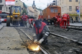 Rekonstrukci Plzeňské předcházely úpravy Nádražní ulice.