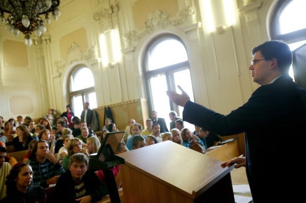 O osudu problematických absolventů se rozhodne tento měsíc. O osudu problematických absolventů se rozhodne tento měsíc.