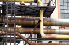 Z chemičky unikl při havárii kotle nitrační plyn.