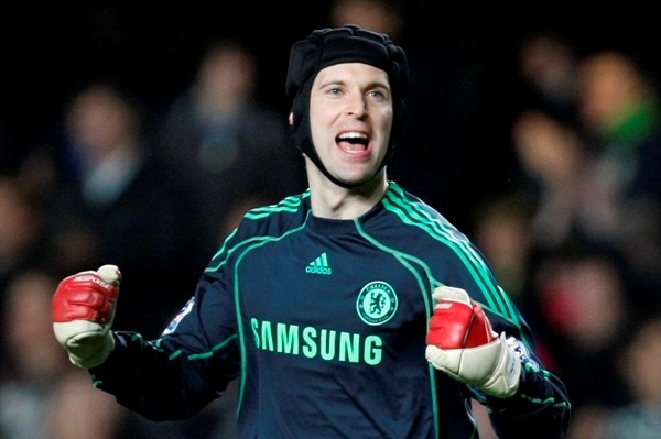 Gólman Chelsea Petr Čech.