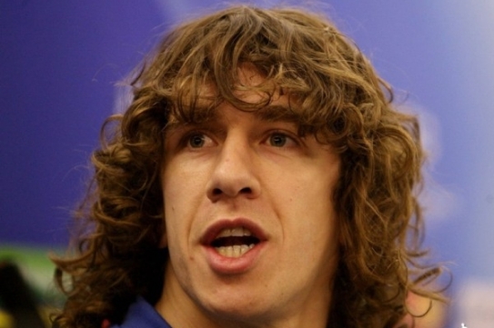 Španěl Carles Puyol a jeho bujná hříva. Španěl Carles Puyol a jeho bujná hříva.