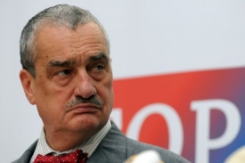 Karel Schwarzenberg lituje, že strano TOP 09 nepovede MŽP.