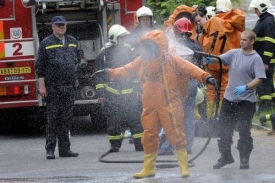 Podle hasičů nebyl nikdo zraněn, čpavek však uniká dál.