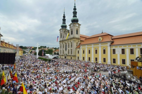 Velké mše se zúčastnilo více než 40 tisíc lidí.