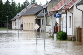 Obec se stala symbolem ničivých záplav před třinácty lety. Obec se stala symbolem ničivých záplav před třinácty lety.