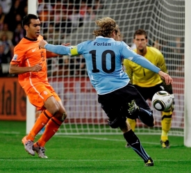 Uruguayský střelec Diego Forlán.