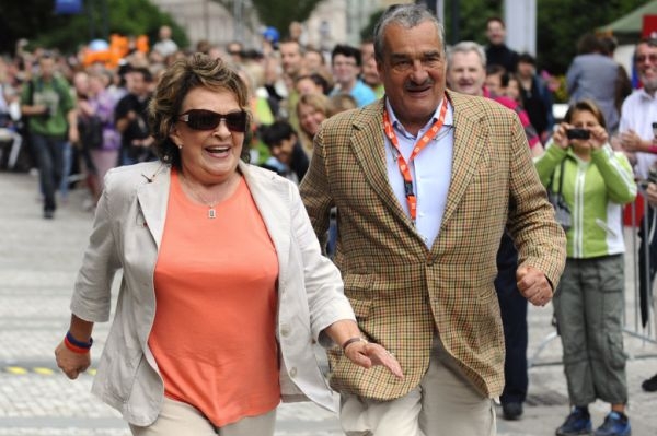 Herečka Jiřina Bohdalová a Karel Schwarzenberg v Karlových Varech.