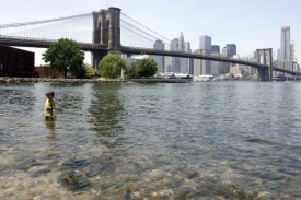 Teroristé plánovali útoky v New Yorku a Velké Británii.