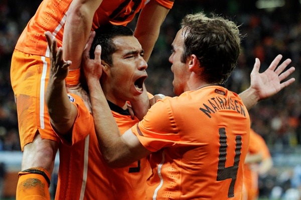 Nizozemský zadák Giovanni van Bronckhorst.