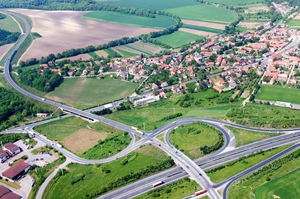 Dálnice D8 patří mezi problémové dopravní tepny (ilustrační foto).