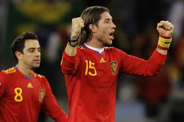Xavi (vlevo, vedle Sergio Ramos) si věří. Jako celé Španělsko. 