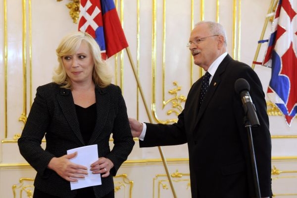 Iveta Radičova se slovenským prezidentem Gašparovičem. Iveta Radičova se slovenským prezidentem Gašparovičem.