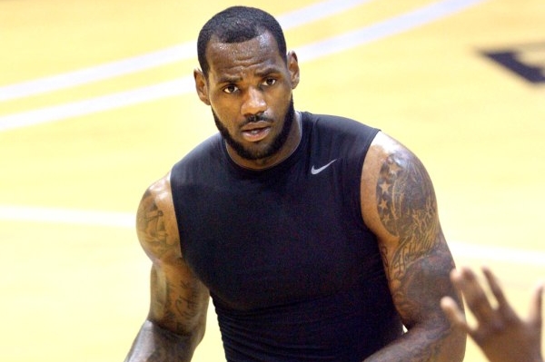 Hvězda NBA LeBron James se stěhuje do Miami.
