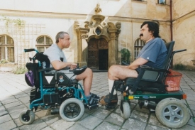 Při dopravě pomůže handicapovaným asistent.