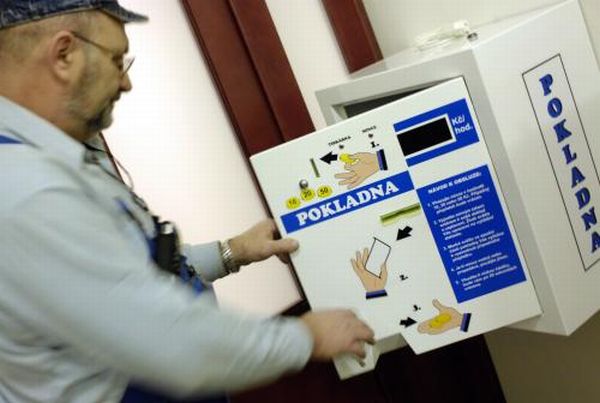 Poplatky zavedl v Česku exministr zdravotnictví Tomáš Julínek (ODS).