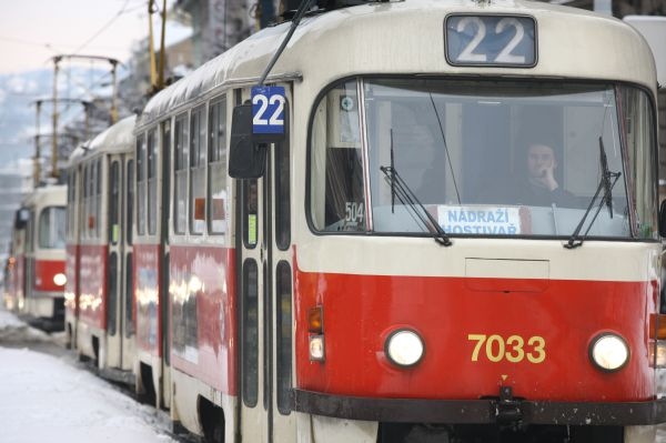Jízdenky na pražskou hromadnou dopravu lze zdarma získat na internetu.