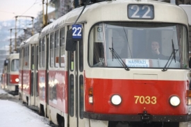 Jízdenky na pražskou hromadnou dopravu lze zdarma získat na internetu.