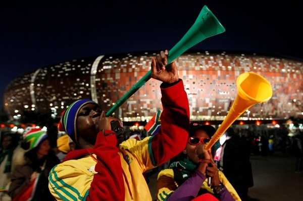 Vuvuzela. Evropou proklínaná, Afrikou milovaná.