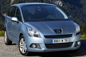 Peugeot 5008 šel při přidělování elegance dvakrát.