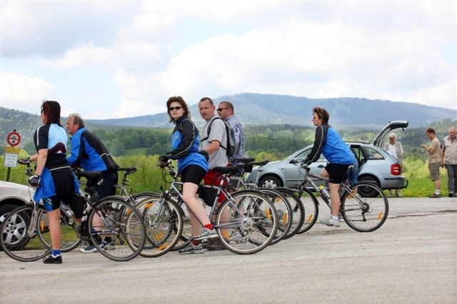Přilba patří i na hlavu dospělých cyklistů (ilustrační foto).