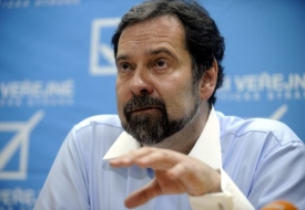 Strana VV uspořádala vnitrostranické referendum o koaliční smlouvě.
