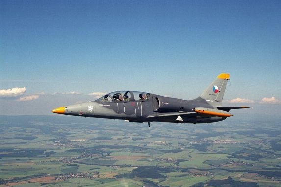 Na Pardubicku spadlo vojenské letadlo typu L-39 Albatros.