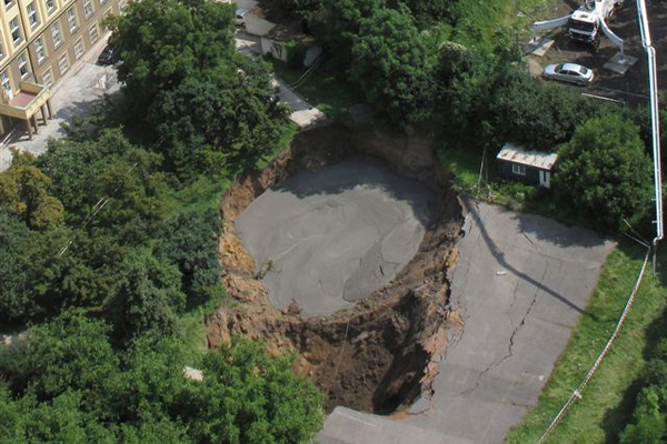 Metrostav přiznal, že za propadem Blanky může stát lidská chyba.