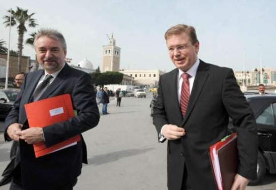Úsměvy pro diktaturu. Delegace EU, Füle a Koetsenruijter, v Tunisku.