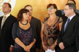 Sobotka představil jednotlivé stínové ministry a ministryně.