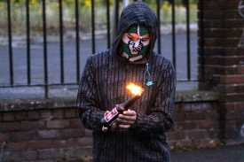 Oblíbenou zbraní demonstrantů jsou zápalné lahve.