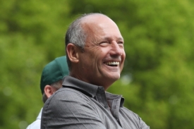 Ron Dennis při britské Velké ceně pobavil nejspíše jen sám sebe.