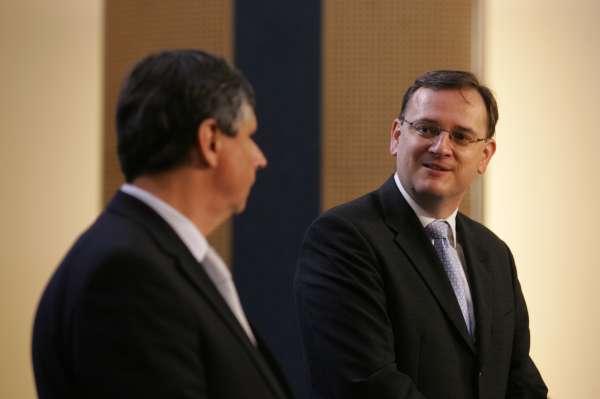 Vláda premiéra Nečase příliš nepotěší majitele stavebního spoření.