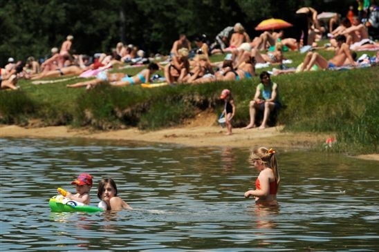 Koupaliště v tyto dny lákají (ilustrační foto).