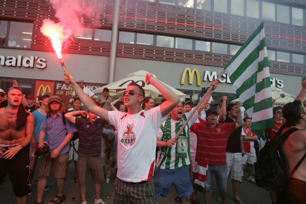 Fanoušci Bohemians 1905: V Edenu doma nikdy nebudeme.