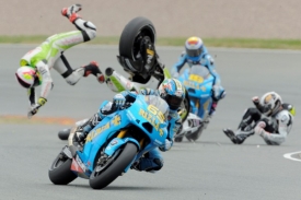 Kolize na Sachsenringu při závodě MotoGP. Kolize na Sachsenringu při závodě MotoGP.