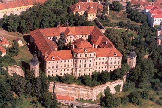 Chátrající barokní kláštěr letos slaví 800 let od založení.