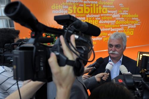 Milan Urban se o víkendu oženil.