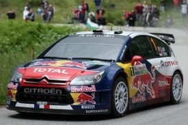 Sébastien Loeb bude řídit citroën i příští rok.