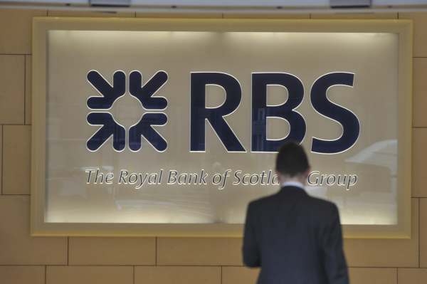 Royal Bank of Scotland prodává majetek, aby splatila státní pomoc.