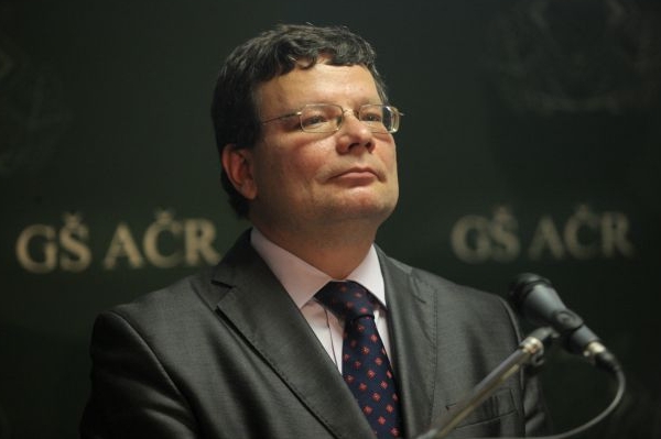 Alexandr Vondra řekl ČT24, že generální štáb hlídali vlastními silami.