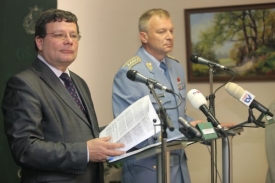 Vondra slíbil, že ostrahu zpřísní.