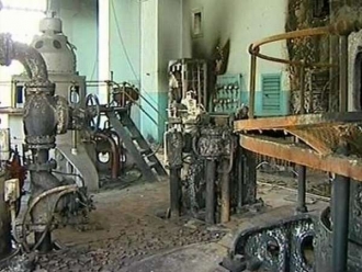 Vnitřek elektrárny po útoku a požáru.