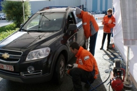Kontrola nahuštění pneumatik nevyzněla pro řidiče dobře.