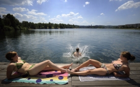 Vodní koupaliště v létě lákají (ilustrační foto).