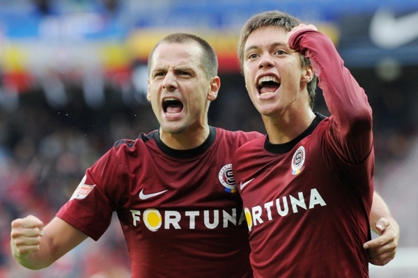 Střelec Václav Kadlec (vpravo) a Marek Matějovský.