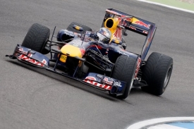 Sebastian Vettel za volantem redbullu.