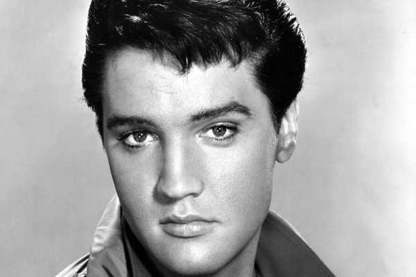 Zpěvák Elvis Presley.