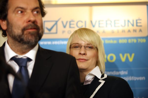 Nejvíce z nerozhodnutých voličů profitovaly Věci veřejné.