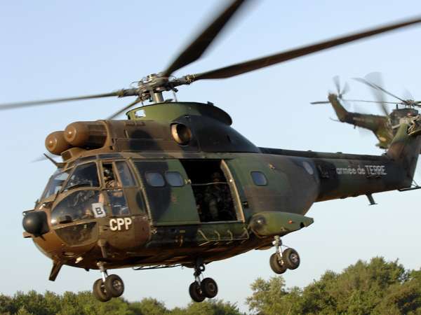 Francouzské vrtulníky také pro vietnamskou armádu (Puma).