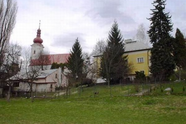 Kostel sv. Mikuláše v Ostravě-Porubě.  